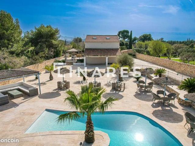 Propriété 8 pièces 200 m²