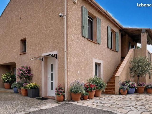 Propriété 8 pièces 200 m²