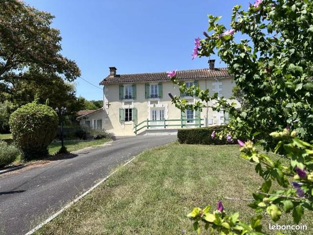 Propriété 8 pièces 200 m²