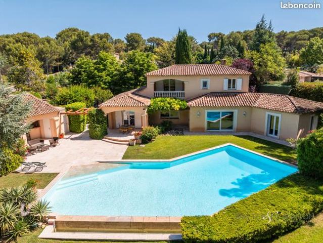 Propriété 8 pièces 202 m²