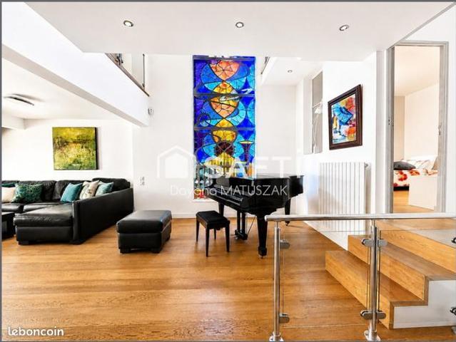 Maison 8 pièces 202 m²