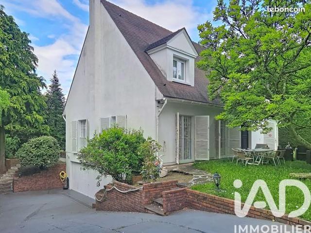 Maison 8 pièces 203 m²