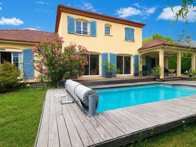 Propriété 8 pièces 203 m²