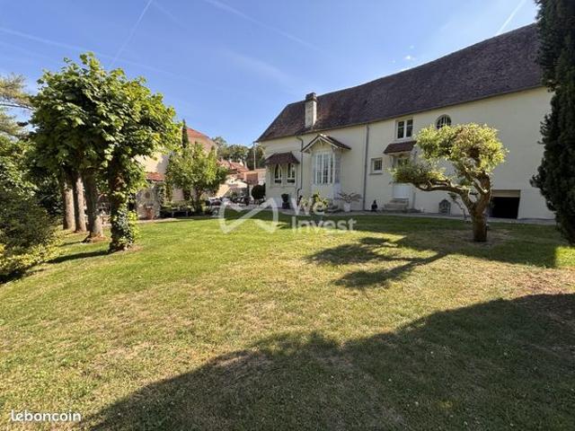 Propriété 8 pièces 203 m²