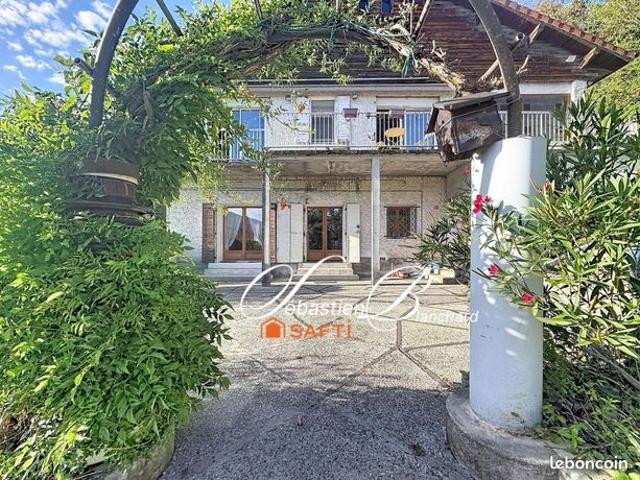 Propriété 8 pièces 214 m²