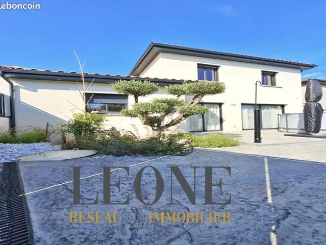 Propriété 8 pièces 214 m²