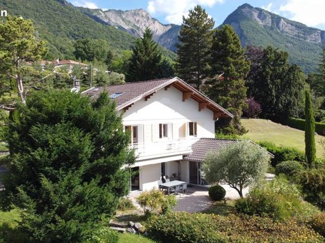 Propriété 8 pièces 214 m²