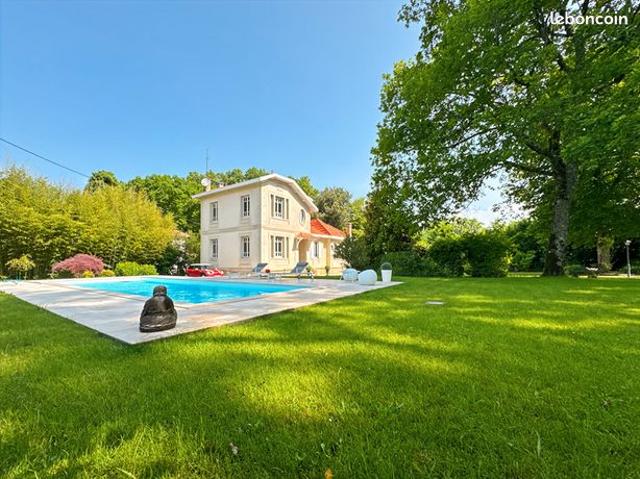 Propriété 8 pièces 215 m²