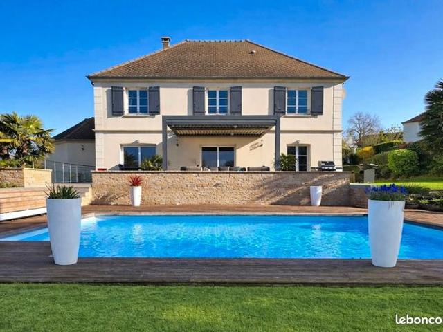 Propriété 8 pièces 215 m²