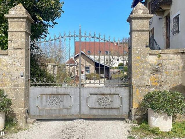 Propriété 8 pièces 217 m²