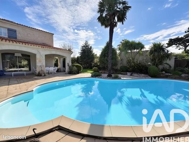 Propriété 8 pièces 217 m²
