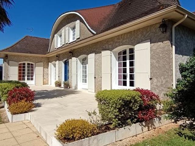 Propriété 8 pièces 217 m²