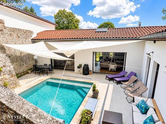 Propriété 8 pièces 200 m²