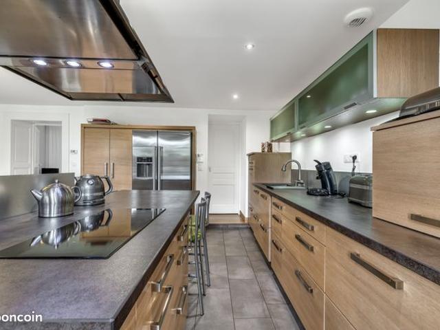 Propriété 8 pièces 218 m²