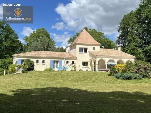 Propriété 8 pièces 218 m²