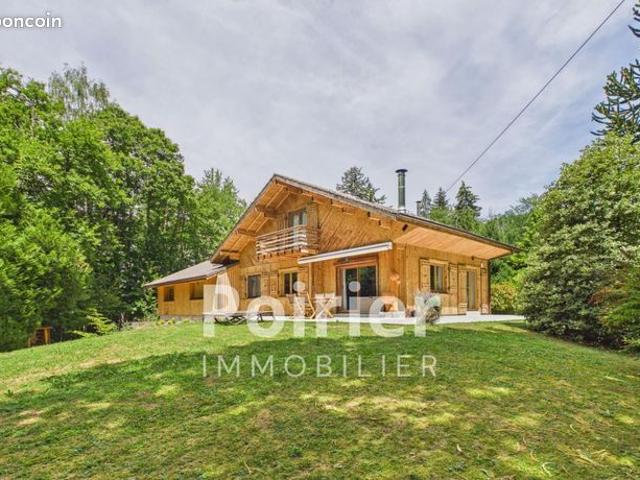 Propriété 8 pièces 218 m²