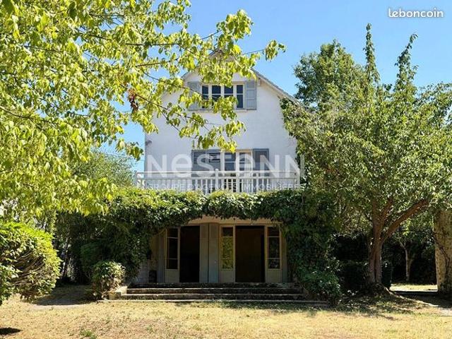 Propriété 8 pièces 218 m²