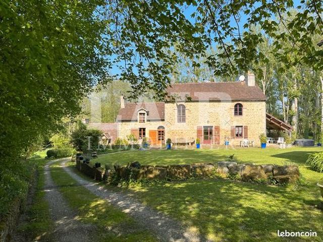Propriété 8 pièces 218 m²