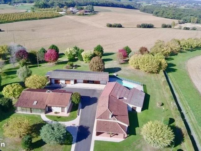 Propriété 8 pièces 218 m²