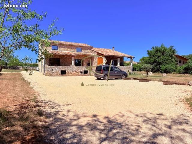 Propriété 8 pièces 218 m²