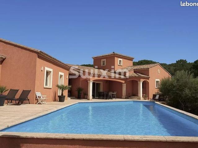 Propriété 8 pièces 219 m²