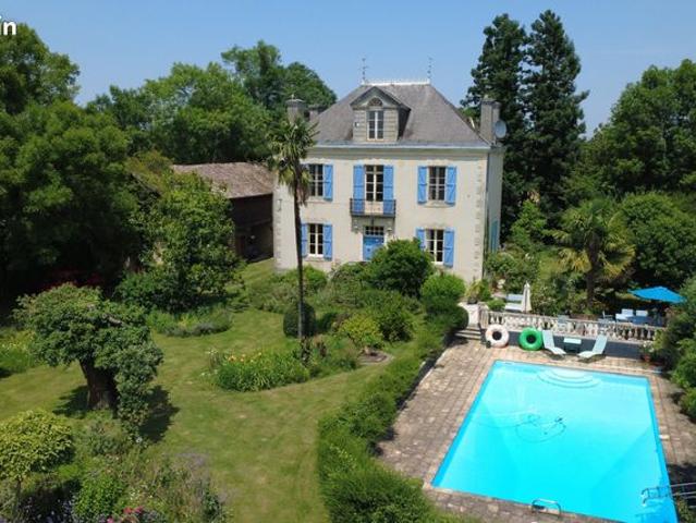 Propriété 8 pièces 219 m²