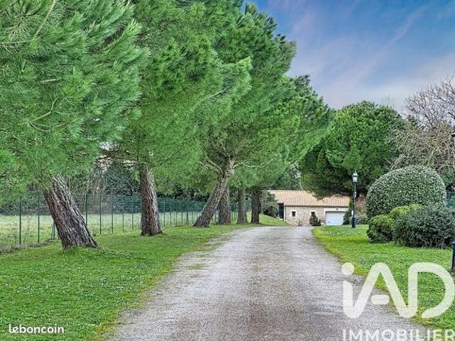 Propriété 8 pièces 219 m²