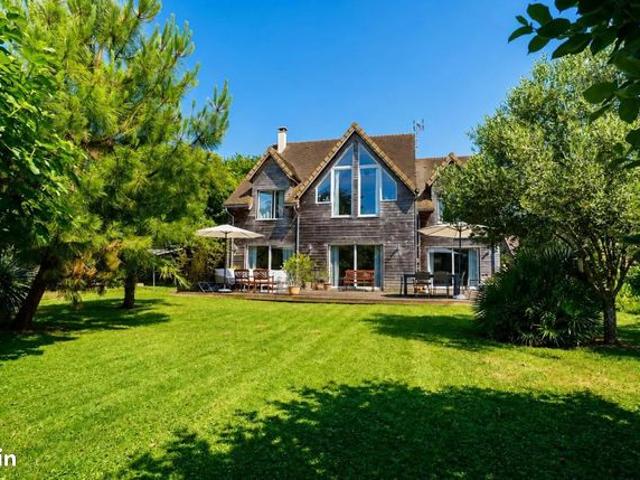 Propriété 8 pièces 219 m²