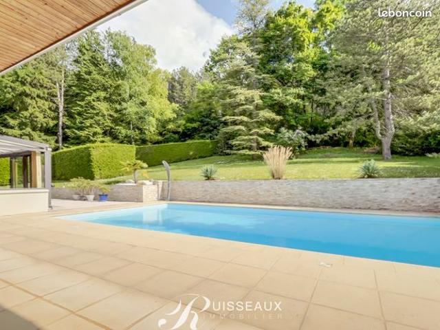 Propriété 8 pièces 219 m²