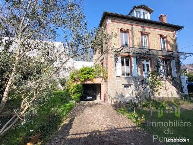 Propriété 8 pièces 210 m²