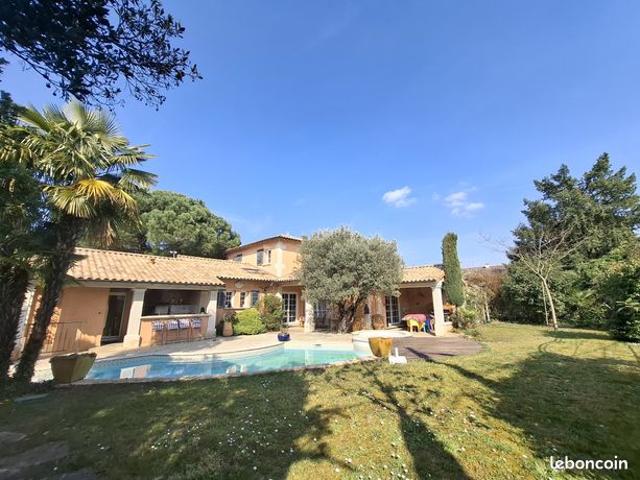 Propriété 8 pièces 210 m²