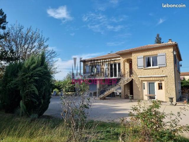 Propriété 8 pièces 210 m²