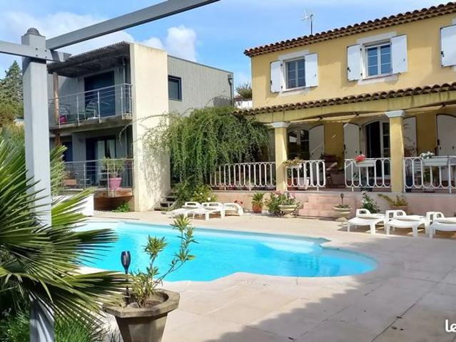 Propriété 8 pièces 211 m²