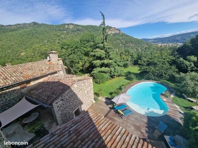 Propriété 8 pièces 212 m²