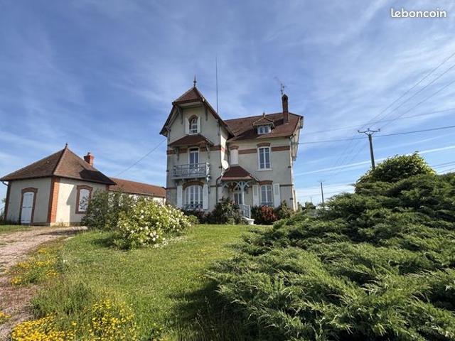 Propriété 8 pièces 213 m²