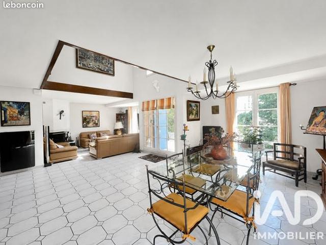 Propriété 8 pièces 213 m²