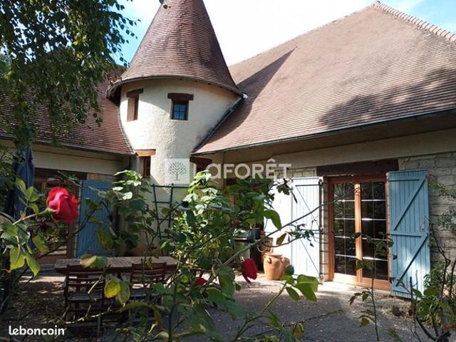 Propriété 8 pièces 213 m²