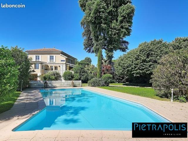 Propriété 8 pièces 224 m²
