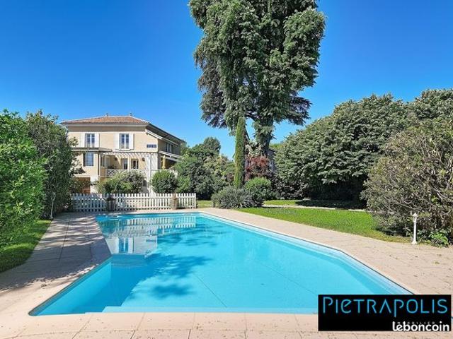 Propriété 8 pièces 224 m²