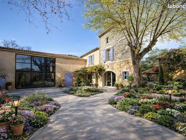 Propriété 8 pièces 225 m²