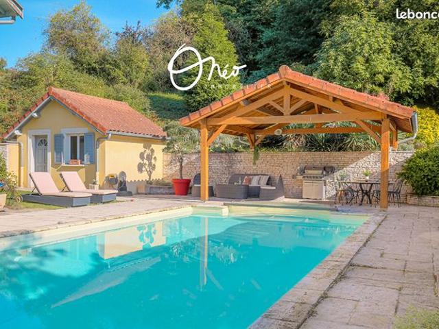 Propriété 8 pièces 225 m²