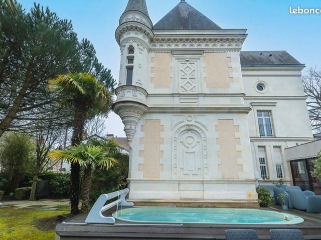 Propriété 8 pièces 225 m²