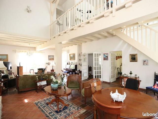 Propriété 8 pièces 225 m²