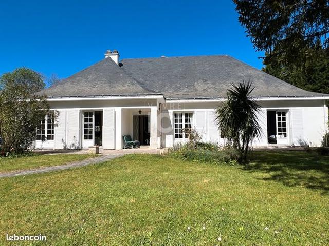 Propriété 8 pièces 226 m²