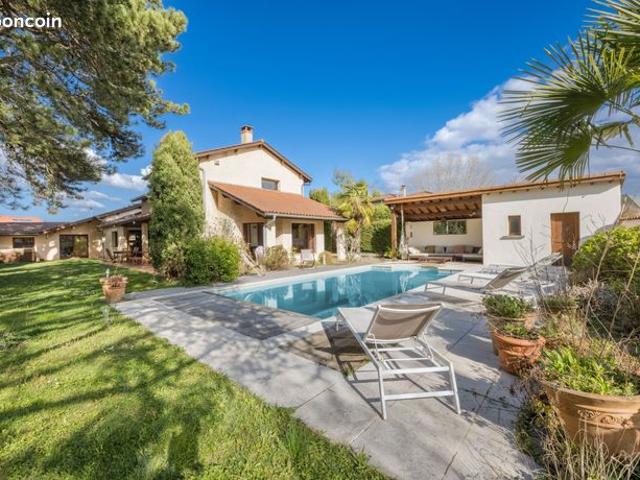 Propriété 8 pièces 227 m²