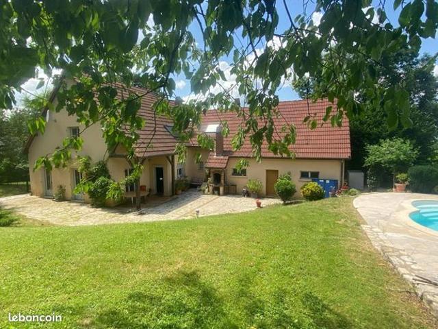 Propriété 8 pièces 227 m²