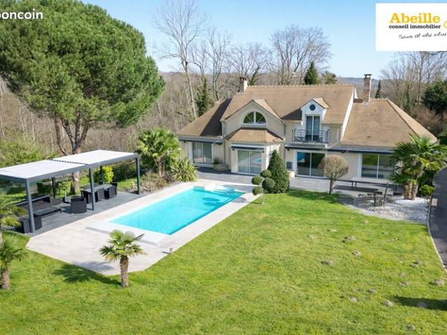 Propriété 8 pièces 227 m²