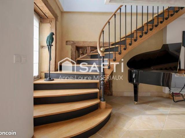 Propriété 8 pièces 227 m²