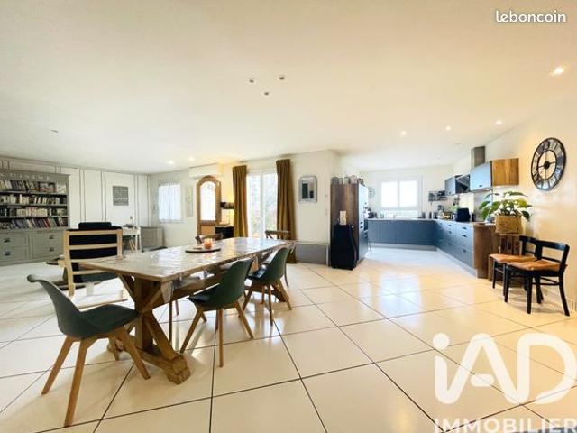 Propriété 8 pièces 228 m²