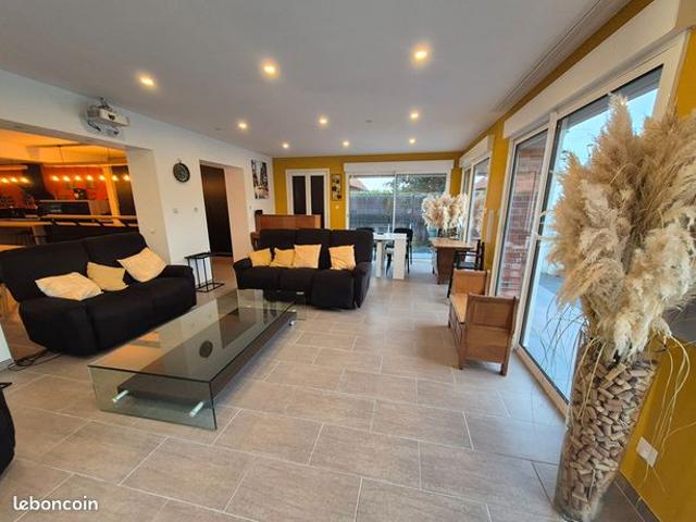 Maison 8 pièces 213 m²